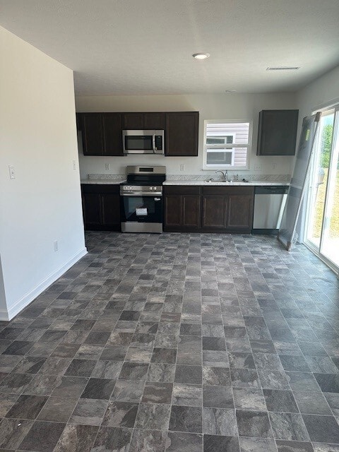 Área de comedor - 10810 Penwell Way