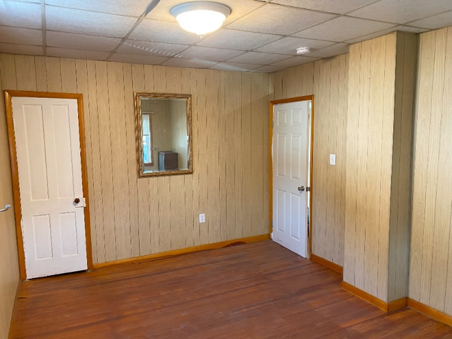 Photo - 605 Larch St