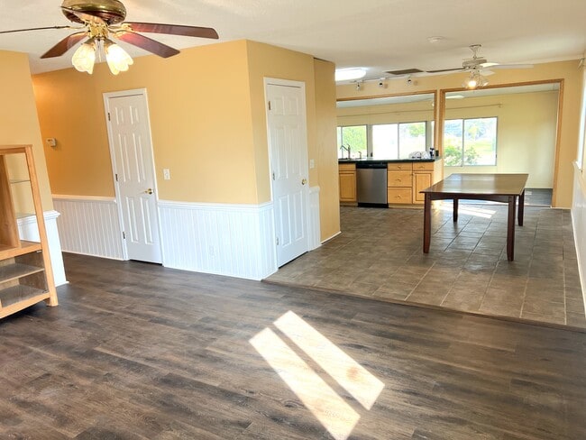 Photo - 806 Fox St SW