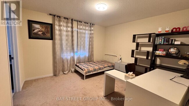 Photo - 8859 Dogwood Cres