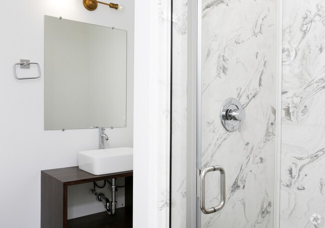 1BR, 1BA - 390-760 SF