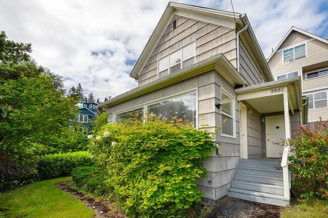 Photo - Spacious 3 bedroom townhouse with attached garage and stunning views - Queen Anne / Fremont