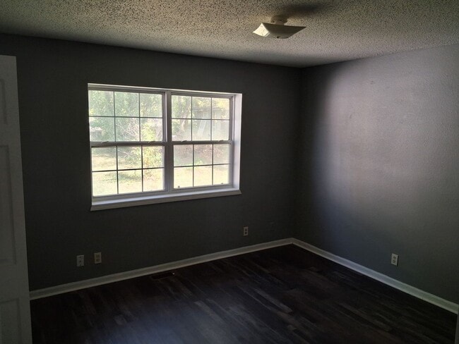 Photo - 1006 N Elm St