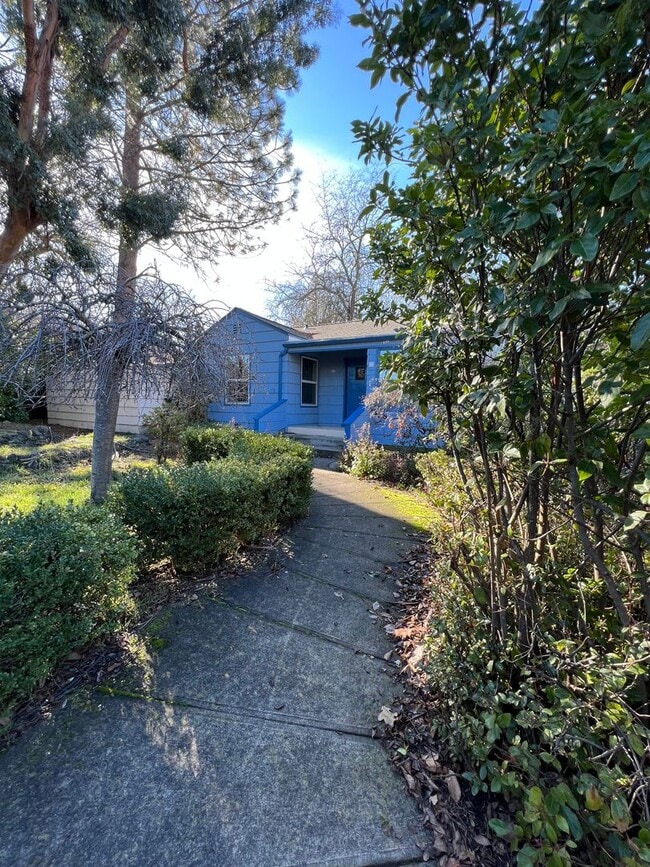 Building Photo - Studio ADU Unit 611 Normal Ave. (House)