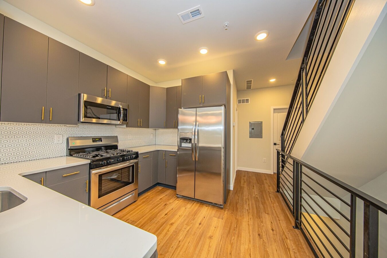 2402 Jefferson St - 2402 Jefferson St