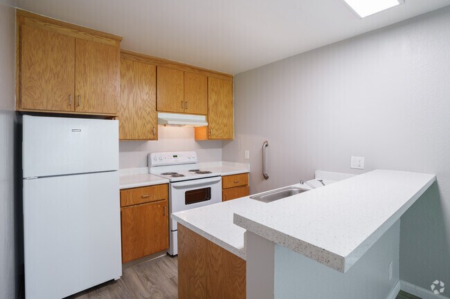 2BR, 1BA - 824SF - Kitchen - Oak Village