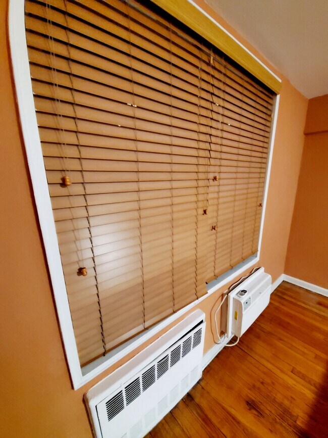 Photo - 4265 Kissena Blvd