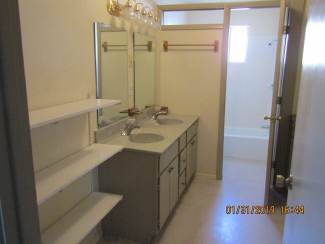 Photo - Beautiful 3 Bedroom/2 Bathroom Home Located off Elks