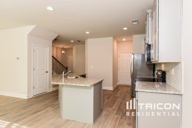 Photo - 731 Ireland Ln