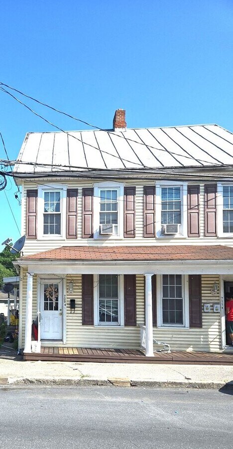 Spacious 3-Bedroom / 1.5-Bath Duplex - Spacious 3-Bedroom / 1.5-Bath Duplex