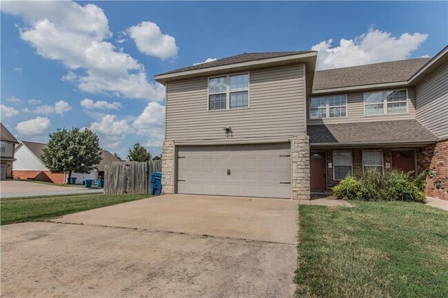 Building Photo - 3206 SW Deerfield Blvd Rental