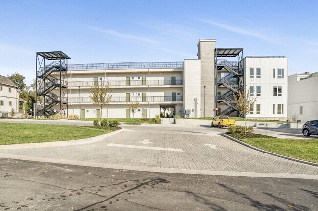 1310 Lischey Ave Unit 204