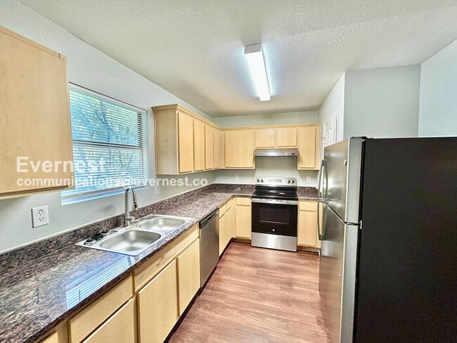 Photo - 320 Ezekial Ave