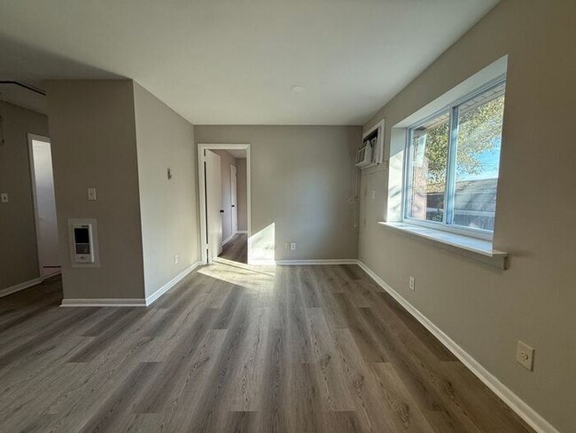 Photo - Renovated Duplex in Woodbine - Washer and ...