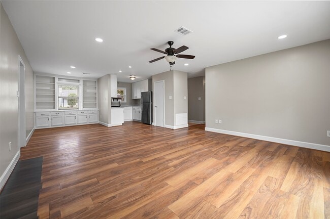 Photo - 209 Moss Hill Ln