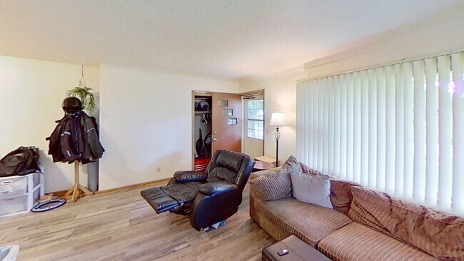 Photo - Brick 1 BR 1 BA duplex with hardwood floors in nice residential neighborhood