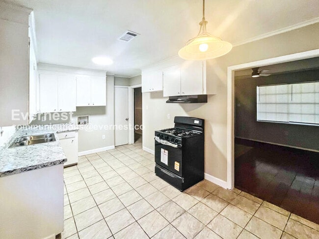 Photo - 3010 Center St