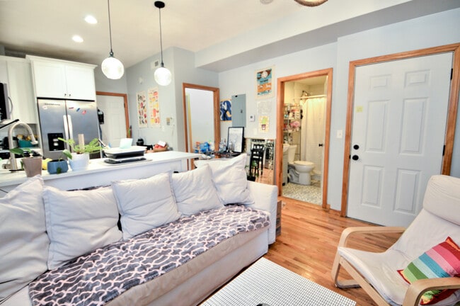 Building Photo - 179 Putnam St Unit 3 Rental