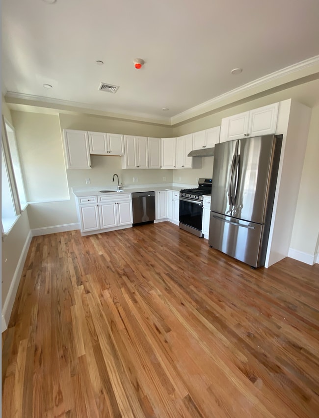 Photo - 211 Harvard Ave Unit 5