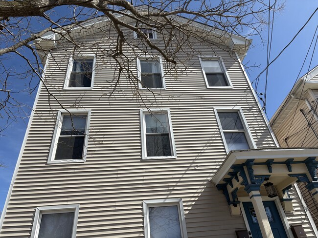 Building Photo - 89 Haven St Rental