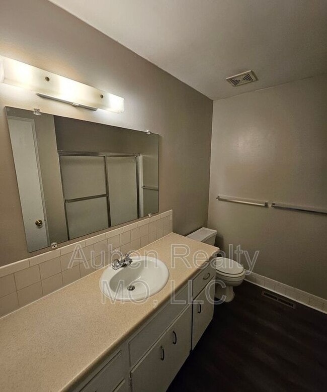 Photo - 1031 SW Kingscross Rd