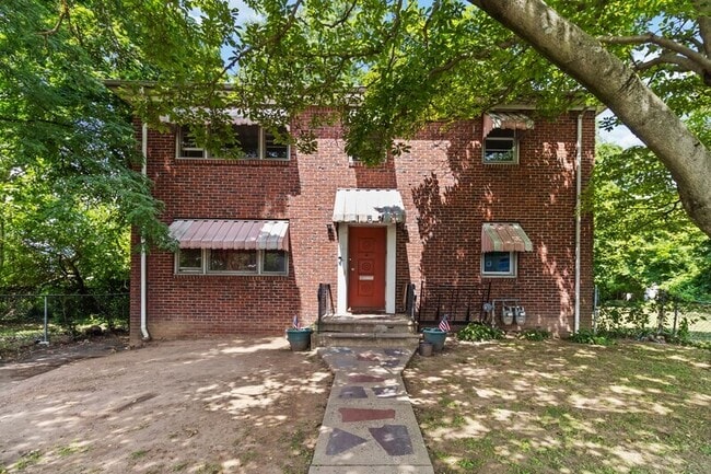Building Photo - 167 S Munn Ave Unit 2 Rental