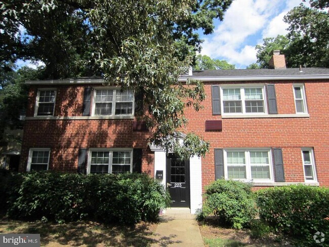Building Photo - 223 N George Mason Dr Unit 4 Rental