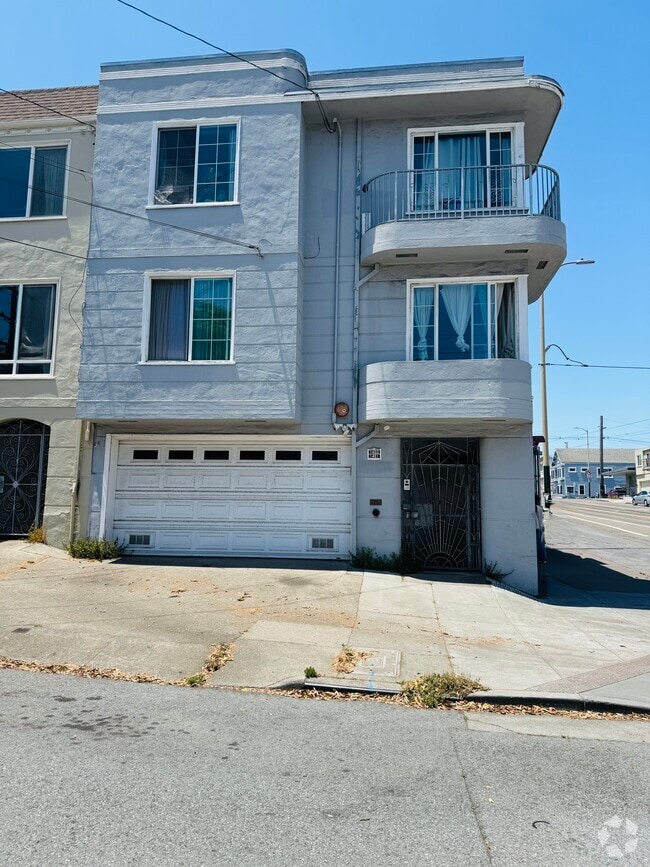Building Photo - 1401 25th Ave Unit 1401 Rental