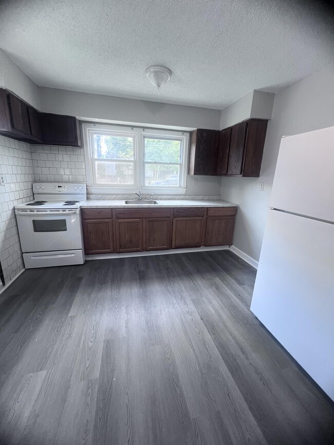 Photo - 607 Cross St