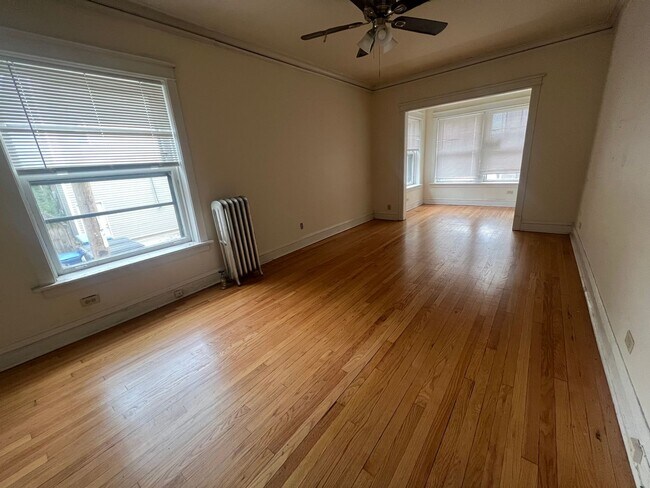 Photo - 3348-1 W Sunnyside 2bed/1bath Unit 3348-1
