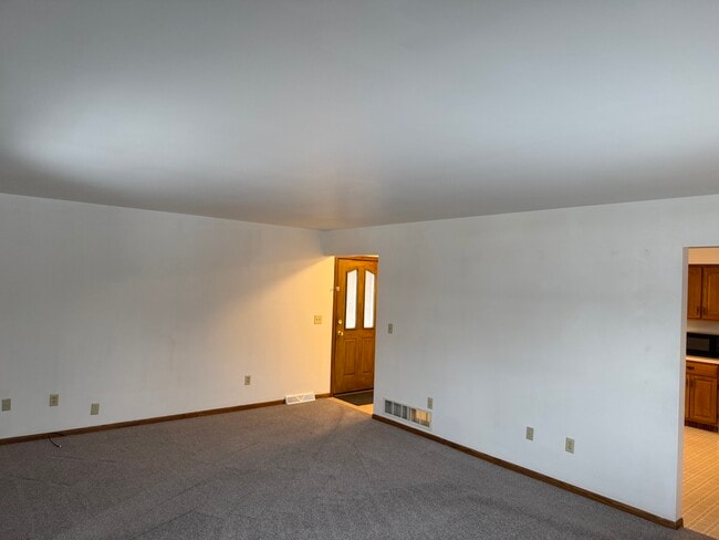 Photo - 315 Carriage Dr