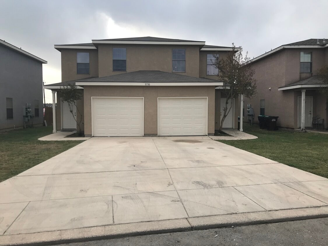 Garage Front - 5750 Golf Hts (San Antonio, TX)