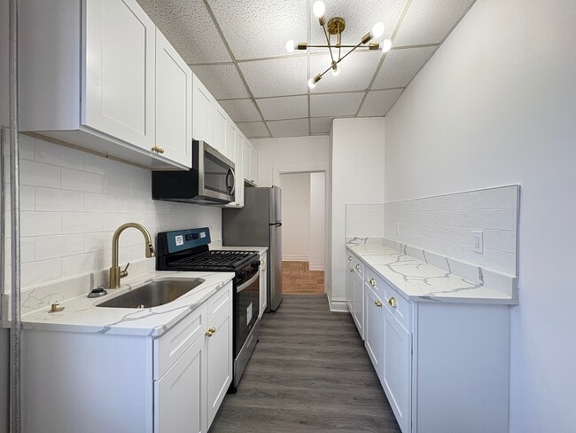 Building Photo - 997 Summit Ave Unit 302