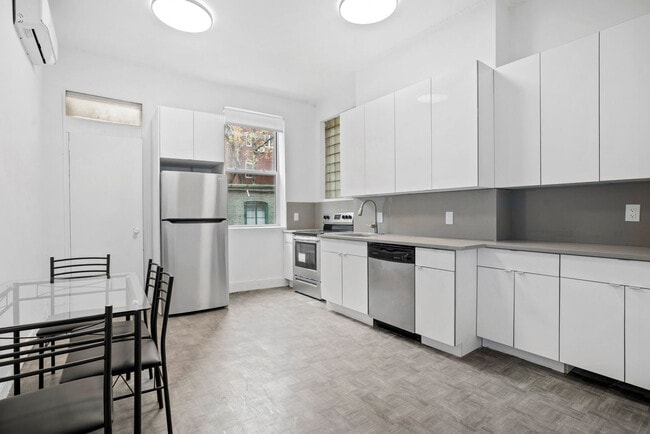257 W 19th St Unit SI ID1224967P