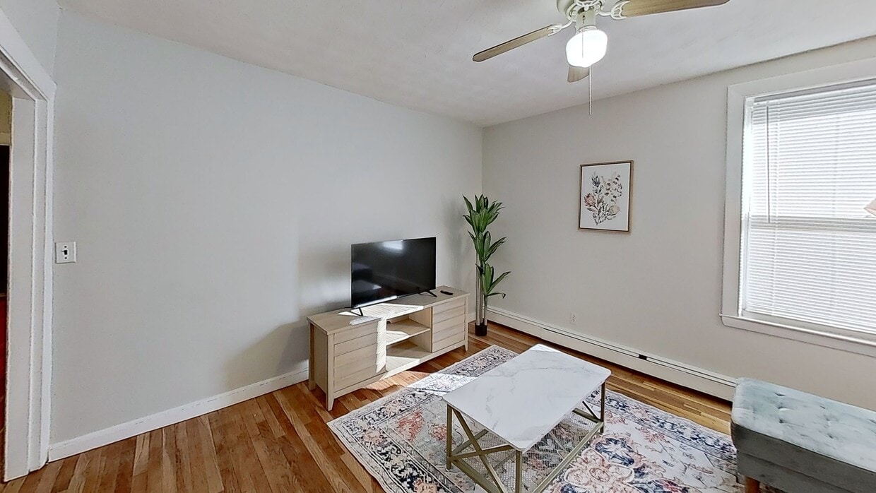Photo - Private bedroom in 4 bed/2 bath Home