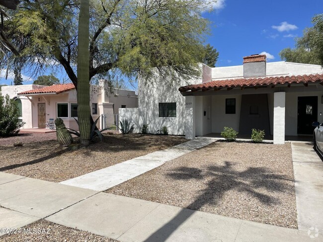 Building Photo - 2239 E 4th St Rental