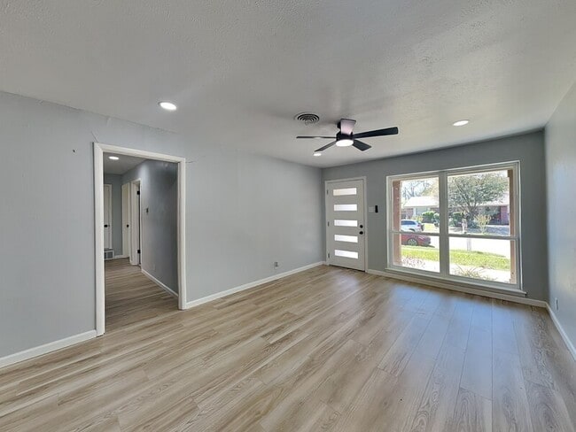 Photo - 2111 Melissa St