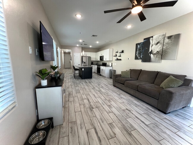 Photo - 2126 N Marketside Ave