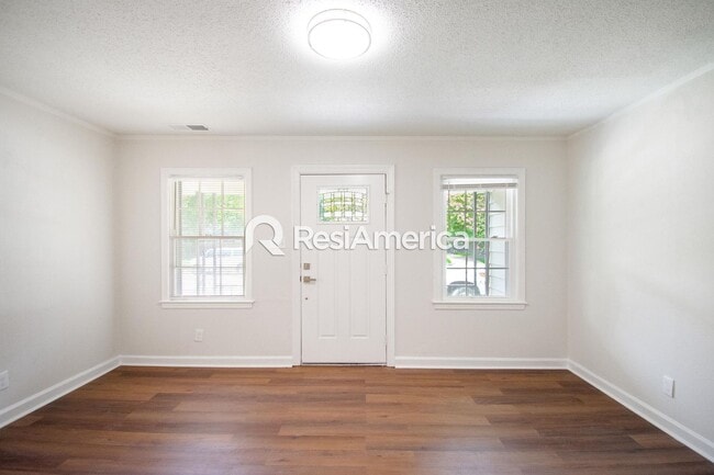 Photo - Newly Renovated 4 Bedroom home in Grahamwood!