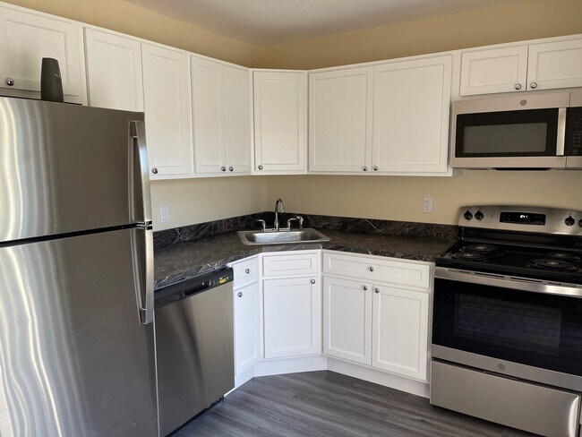 Newly renovated kitchen - The Niche at Calvert Gardens Apartments