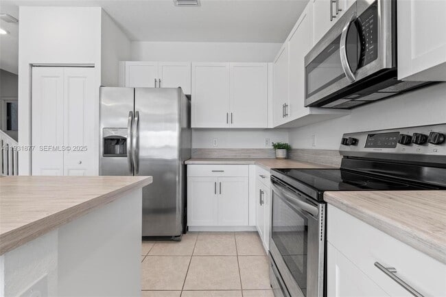 Photo - 20544 NE 5th Pl