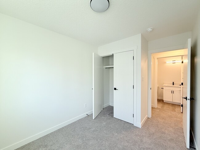 Photo - 14002 123a Ave NW Unit 5