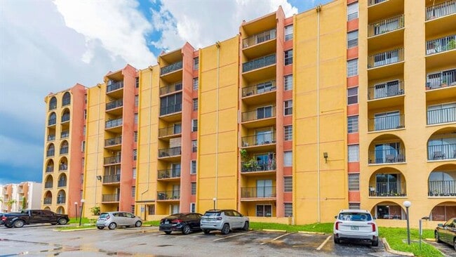 Photo - 4801 NW 7th St Unidad 503-16 Rental