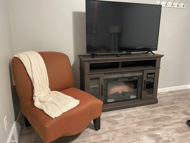 Photo - 915 W Whittier Dr Unit ID1296520P