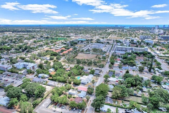 Photo - 2415 Pierce St Unidad -