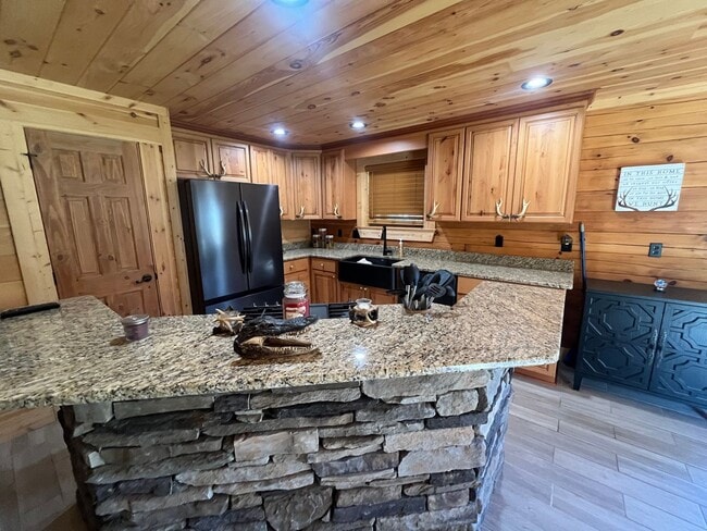Photo - Gorgeous 3-Bedroom Log Cabin with Loft, La...