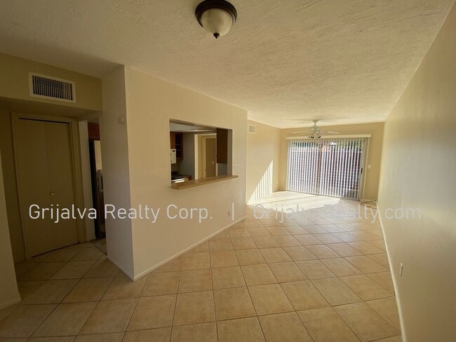 Photo - 3411 E Glenn St Unit 01