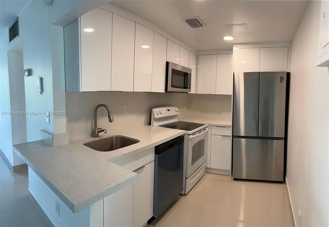 Building Photo - 8405 NW 8th St Unit 409 Rental