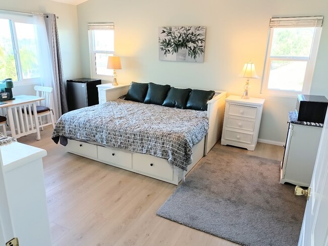 Building Photo - 1620-1624 York Dr