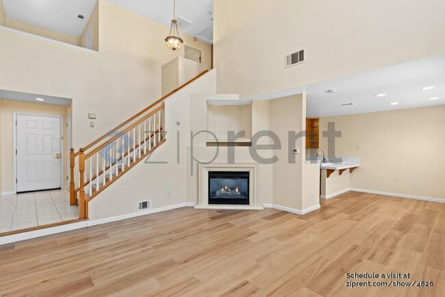 Photo - 439 Sandhurst Dr